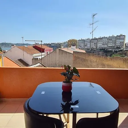 Relax In For 4 People With Terrace And Parking Lägenhet