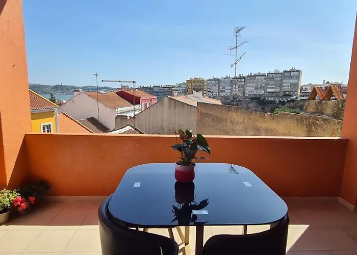 Relax In For 4 People With Terrace And Parking Lägenhet